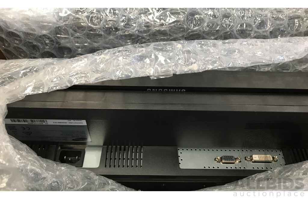 Assorted Dell and Samsung LCD Monitors - Lot of 14