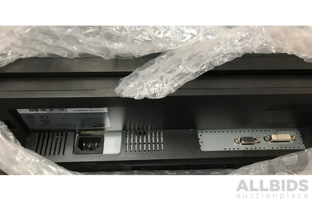 Assorted Samsung and Dell Monitors - Lot of 14