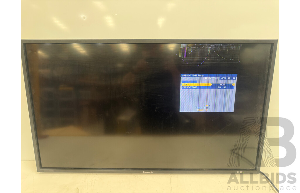 Panasonic 42 Inch Full HD LCD TV (Repair Only Cracked Screen)