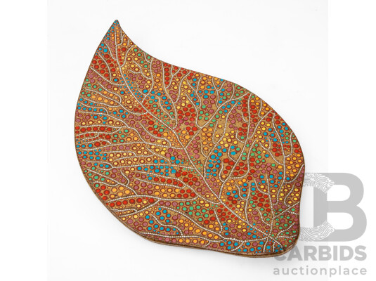 Studio Art Stoneware Display Leaf