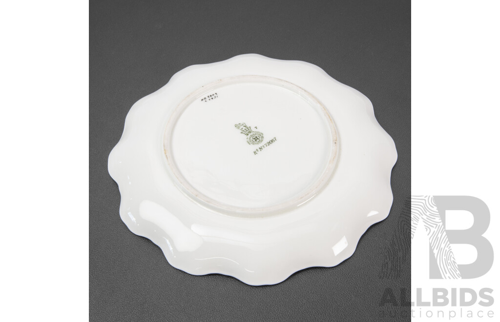 Victorian Royal Doulton Gilt and Scalloped Edge Plate 72067