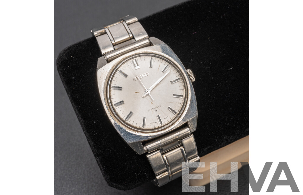 Vintage Seiko Manual Wind Movement. Model: 6602-8070
