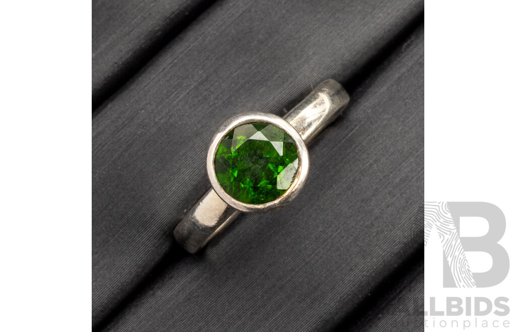 925 Sterling Silver Ring with Round Green Tourmaline - Size M.5