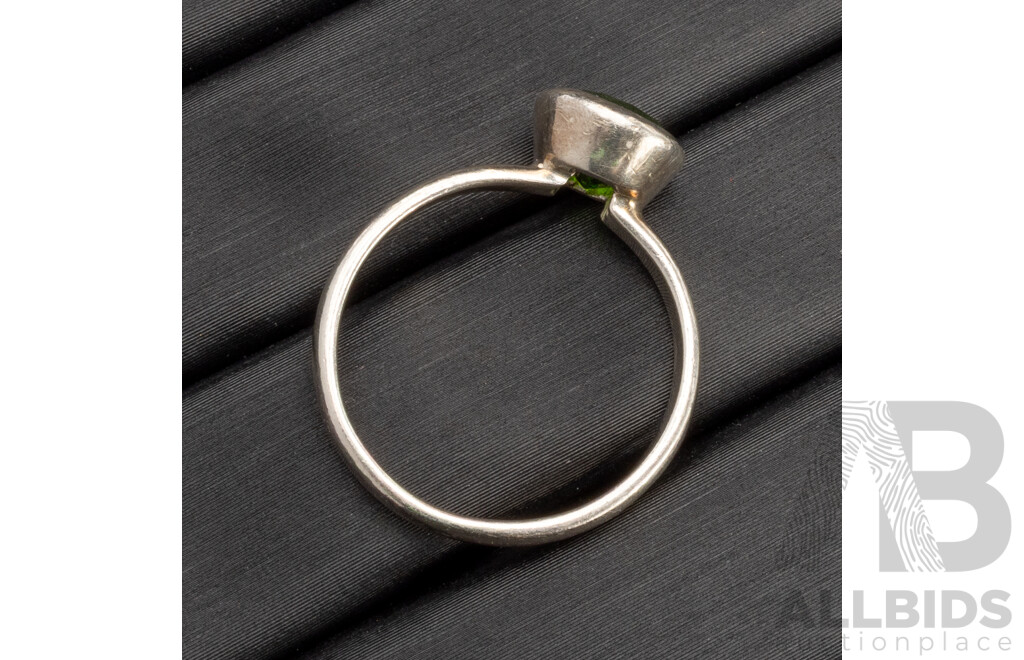 925 Sterling Silver Ring with Round Green Tourmaline - Size M.5