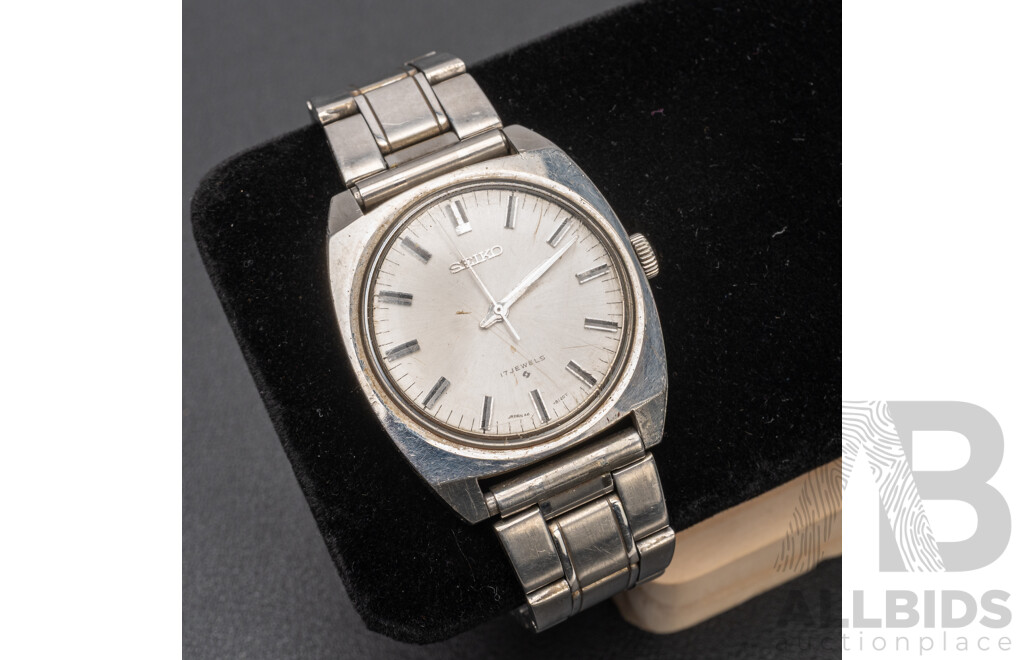 Vintage Seiko Manual Wind Movement. Model: 6602-8070