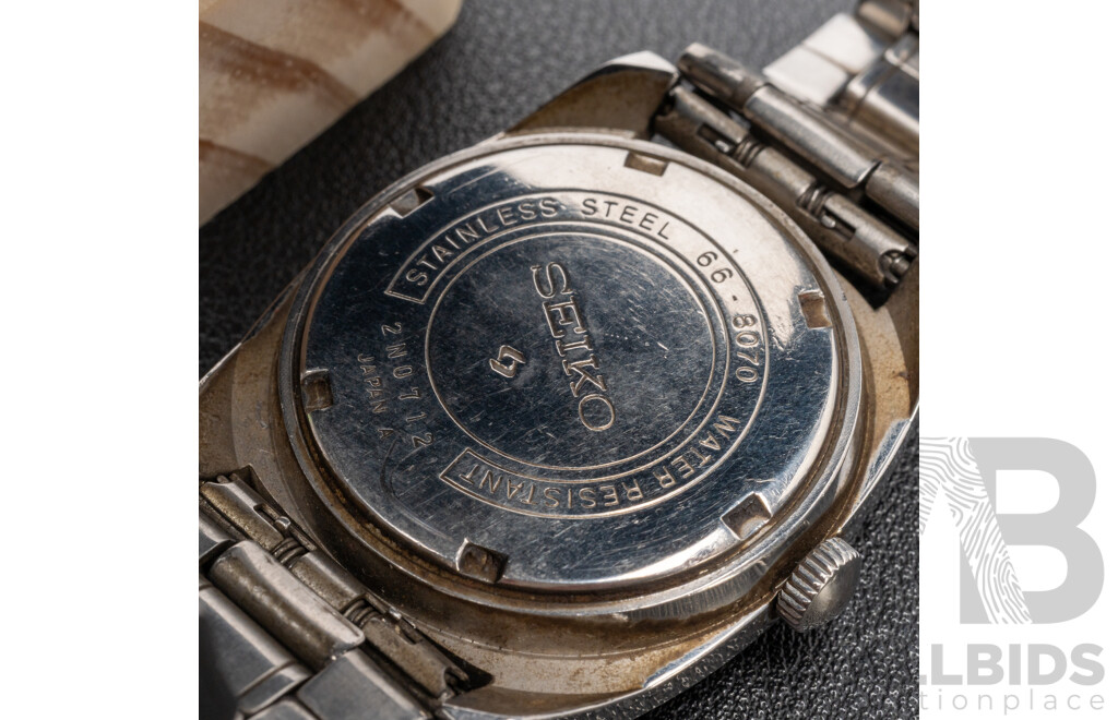 Vintage Seiko Manual Wind Movement. Model: 6602-8070