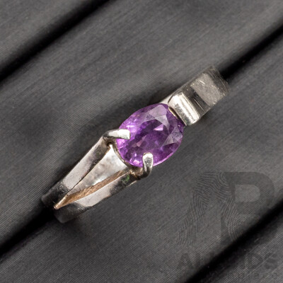 925 Sterling Silver Ring with Oval Amethyst