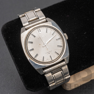 Vintage Seiko Manual Wind Movement. Model: 6602-8070