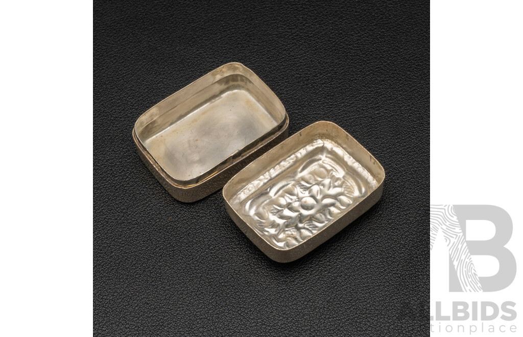 Vintage Sterling Silver Pill Box with Repousse Floral Motif and Fitted Lid, 18.66 Grams