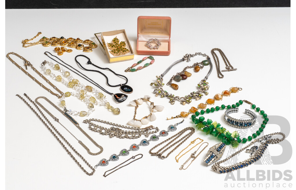 Vintage Jewellery Collection Including Natural & Paste Stones