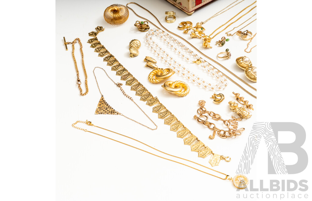 Vintage Gold Tone Jewellery in Musical Jewel Box