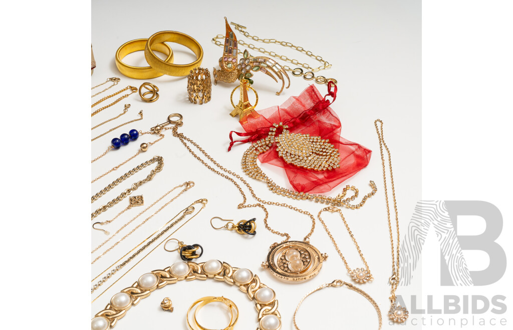 Vintage Gold Tone Jewellery in Musical Jewel Box