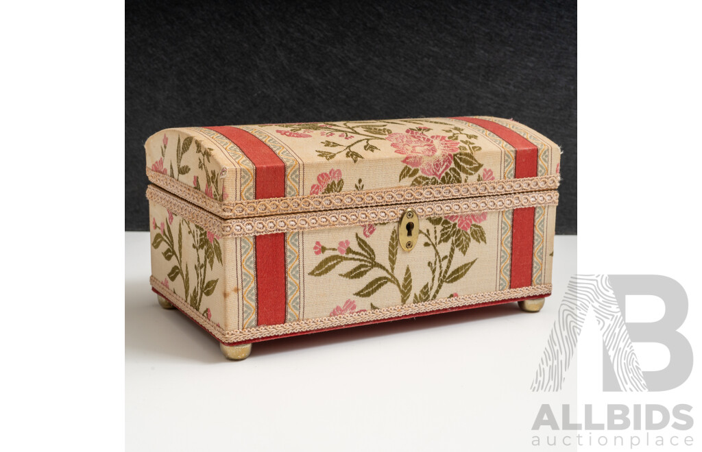 Vintage Gold Tone Jewellery in Musical Jewel Box