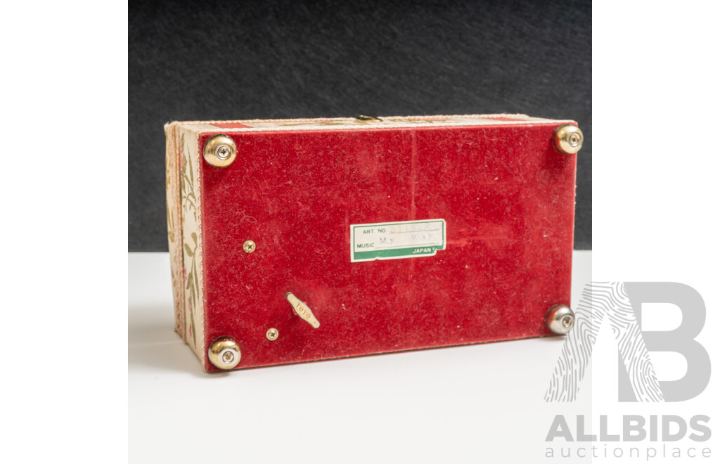 Vintage Gold Tone Jewellery in Musical Jewel Box