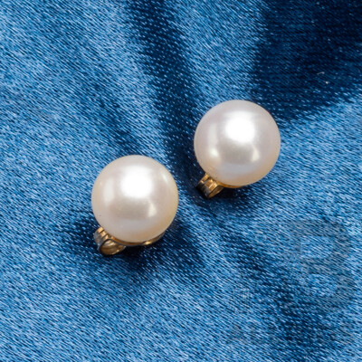 9ct Yellow Gold Cultured Pearl Studs, 7.4mm, 1.48 Grams