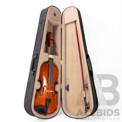 Enrico Acoustic Students Violin and Bow in Protective Case