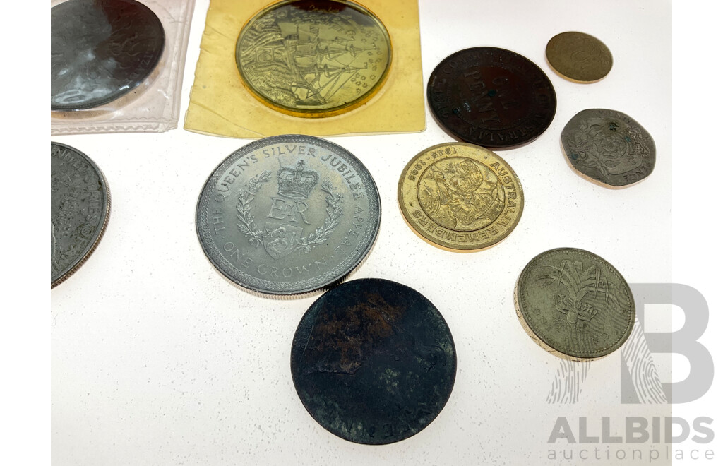Assortment of Collectable Coins Including Isle of Man 1977 Crown, UK 1980 Queen Mother Crown, USA 1971 Eisenhower Dollar, Australian 1916I Penny, NSW 200 Years Medallion