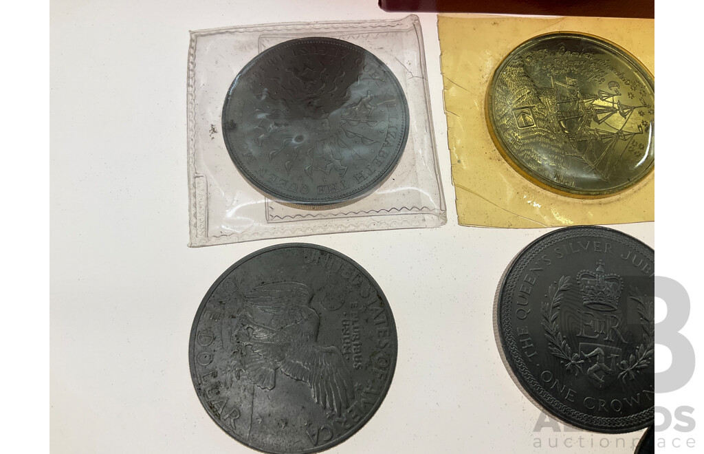 Assortment of Collectable Coins Including Isle of Man 1977 Crown, UK 1980 Queen Mother Crown, USA 1971 Eisenhower Dollar, Australian 1916I Penny, NSW 200 Years Medallion