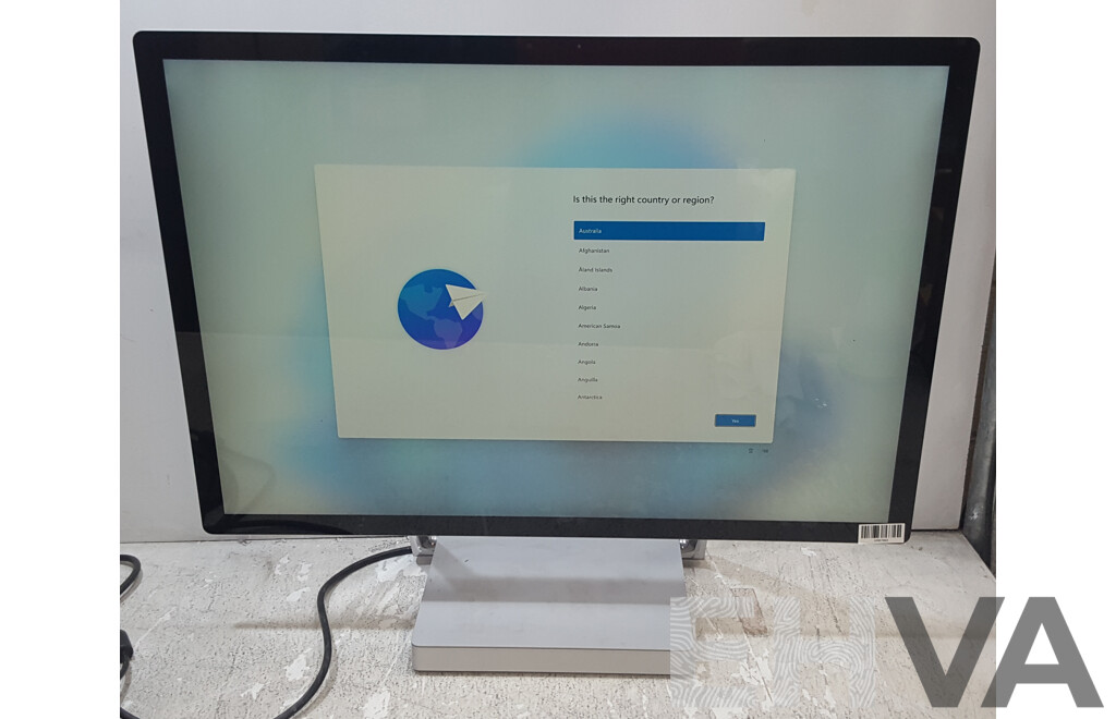 Microsoft (1707) Surface Studio 2 Intel Core i7 (7820HQ) 2.90GHz-3.90GHz 4-Core CPU 28-Inch Touchscreen All-in-One Computer