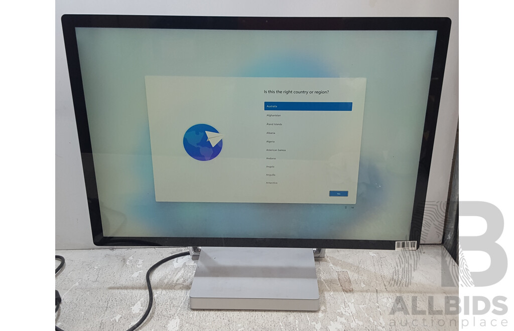 Microsoft (1707) Surface Studio 2 Intel Core i7 (7820HQ) 2.90GHz-3.90GHz 4-Core CPU 28-Inch Touchscreen All-in-One Computer