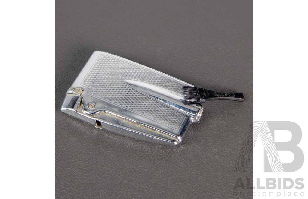 Vintage Cased Ronson Varaflame Chrome Lighter