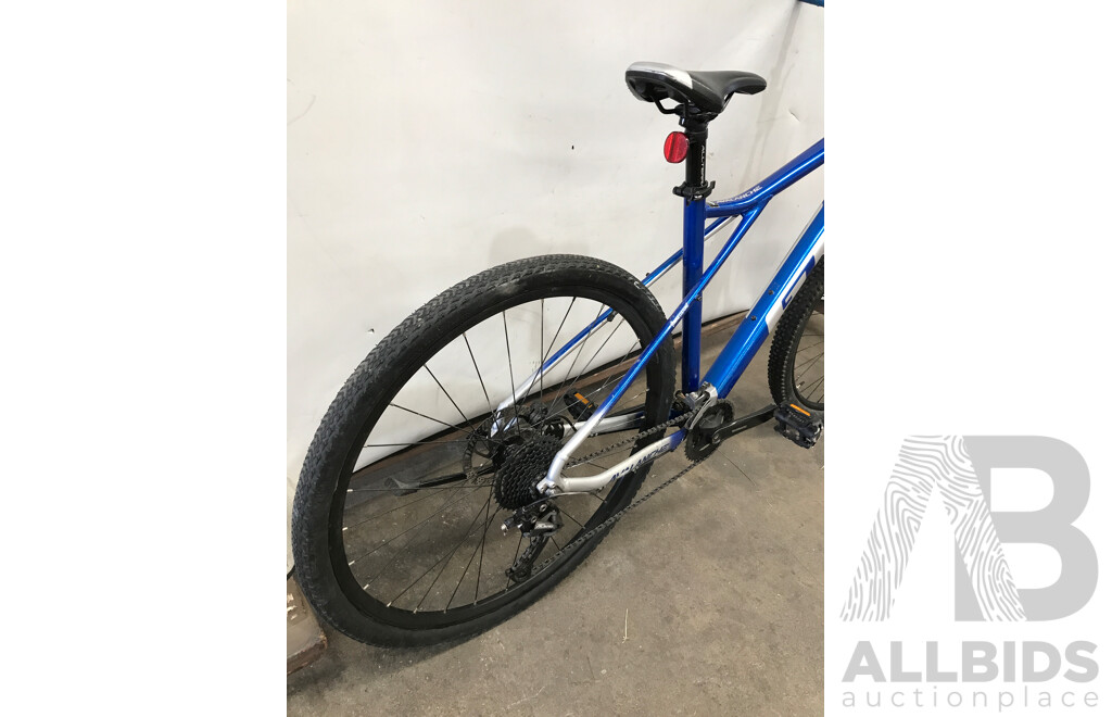 GT Avalanche 18 Speed Mountain Bike