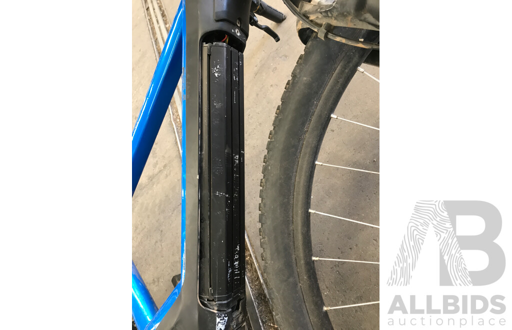 Avanti Montari-E 9 Speed Electric Bicycle