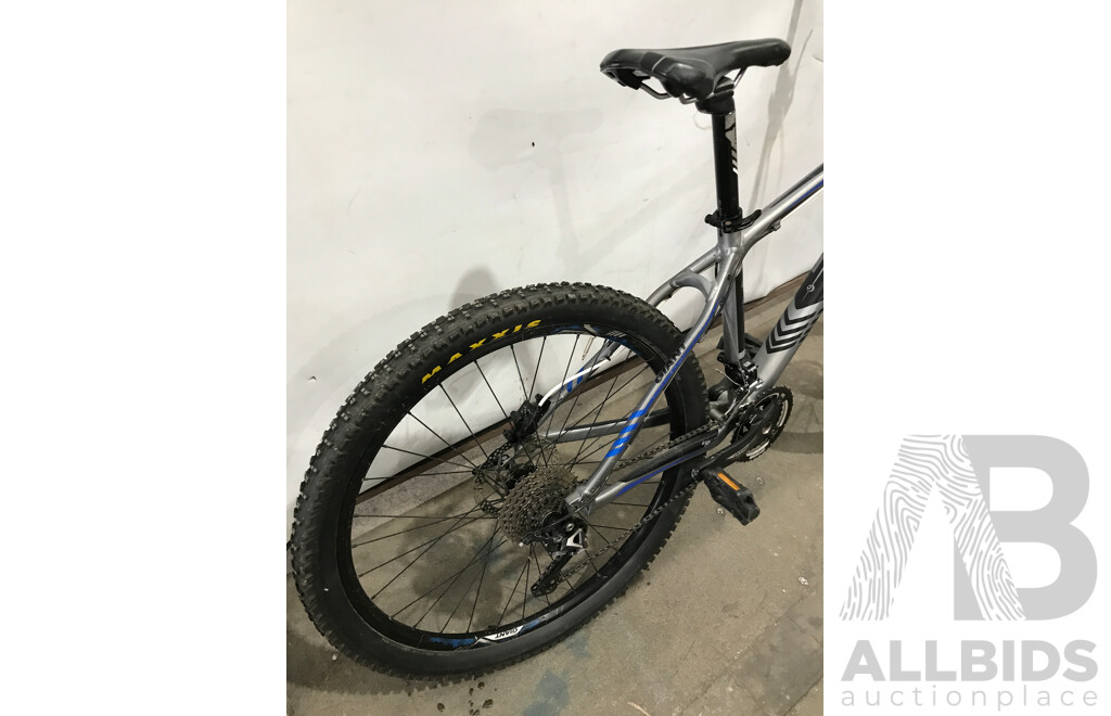 Giant Talon 18 Speed Mountain Bike