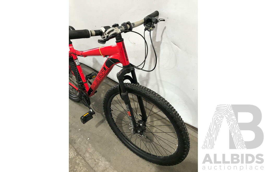 Diamondback Outlook 27.5 18-Speed Mountain Bike