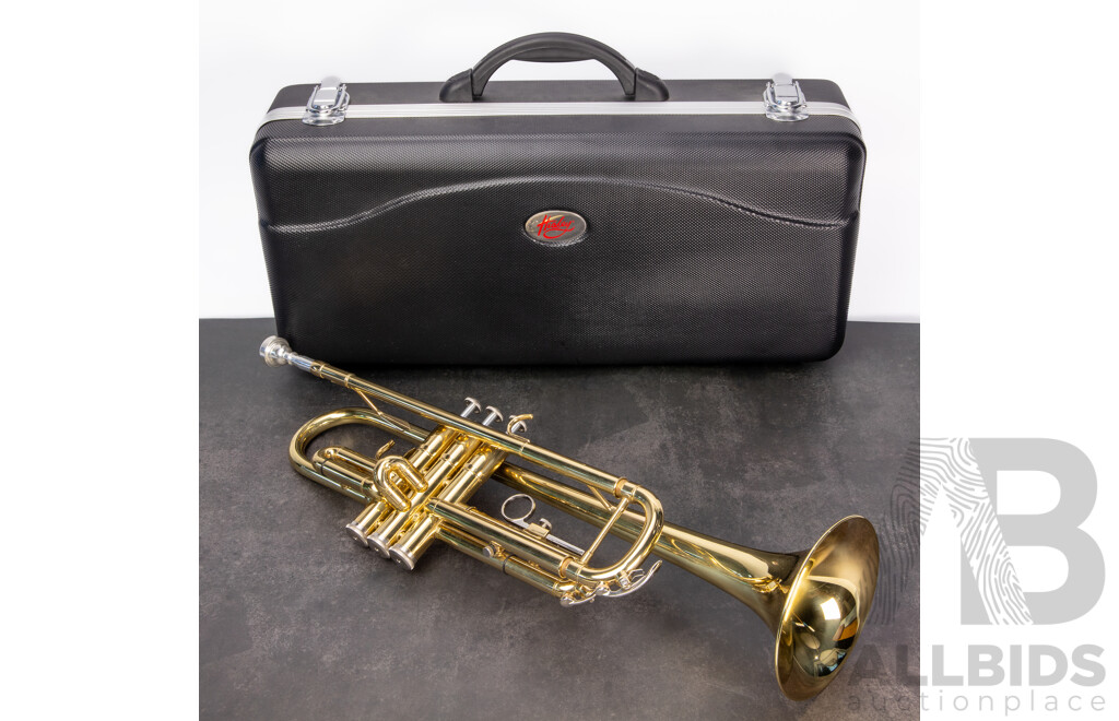 Brass Huxley Trumpet with Hard Case, Mouthpiece & Cloth