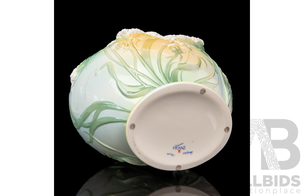 Queen Anne's Lace, Franz Vase by Doris Teng & G.G. Santiago, Sculptured Porcelain, 28H cm