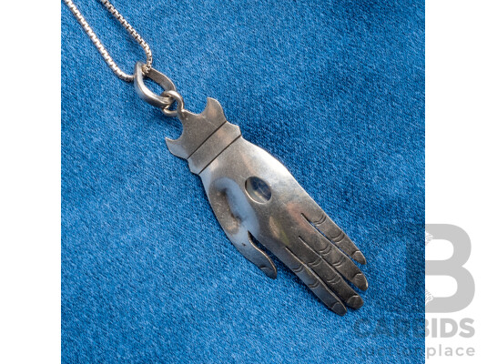 14ct White Gold Necklace with Sterling Silver Hand Pendant & Moonstone. Length - 45.5cms