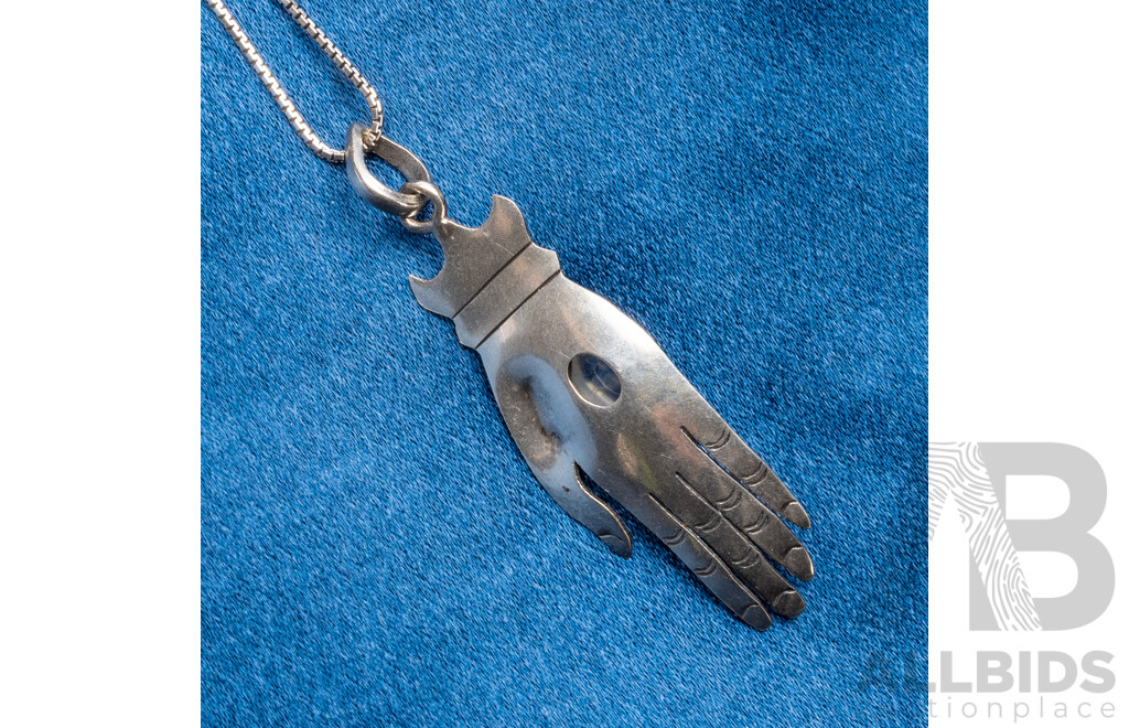 14ct White Gold Necklace with Sterling Silver Hand Pendant & Moonstone. Length - 45.5cms