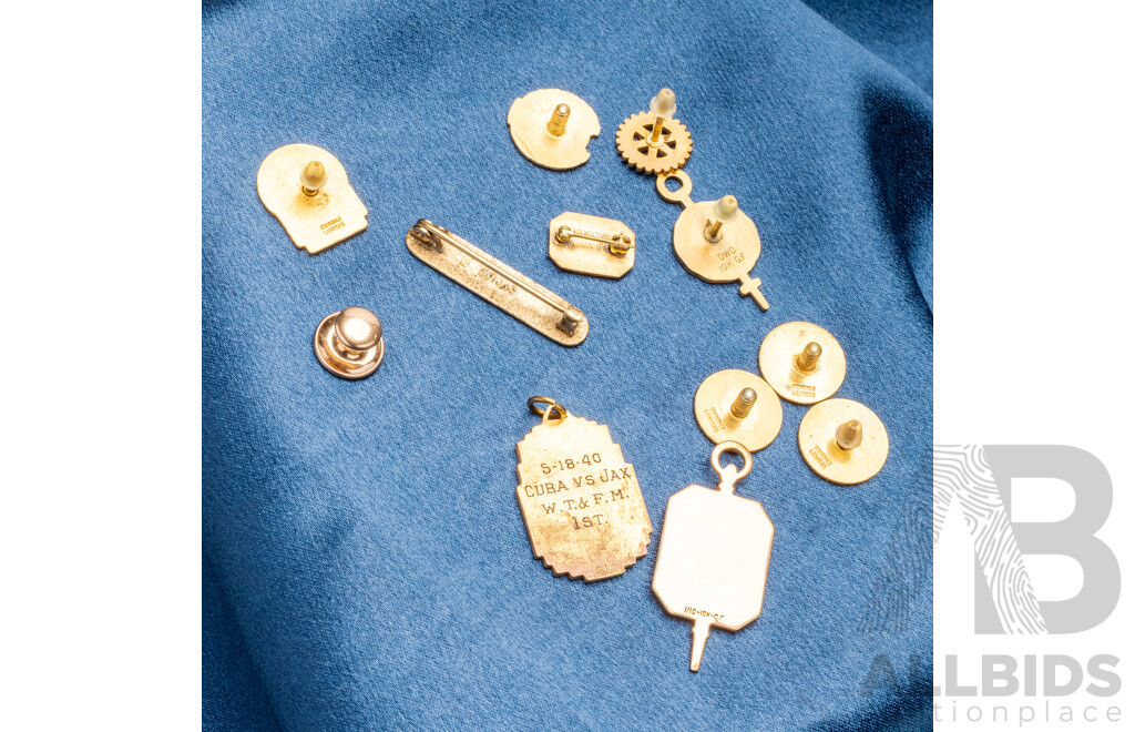 Collection of 10ct Gold Filled Vintage Pins, Brooches & Pendant - 30.43gms