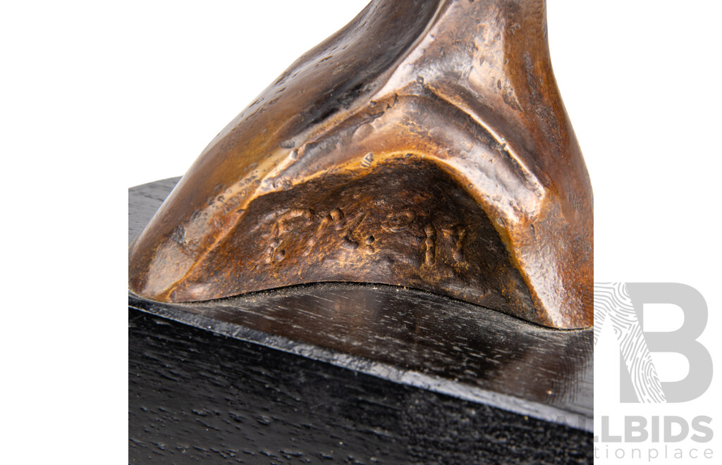 Frank Miles (20th Century, Zimbabwean-Born Australian, 1946-), Magpie, Bronze Sculpture, 28H cm (approximate height)