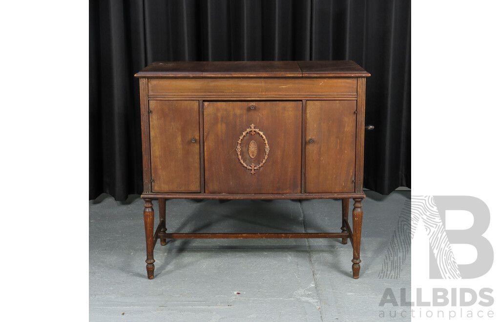 Vintage Sonora Elevated Gramophone in Timber Case