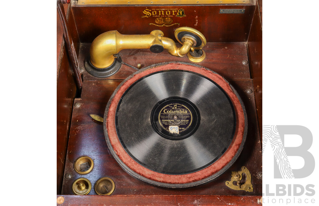 Vintage Sonora Elevated Gramophone in Timber Case