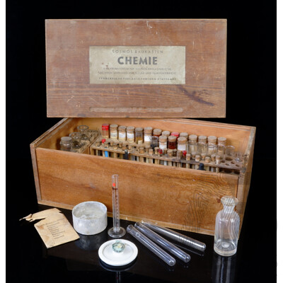 1930's Kosmos Experimental Chemistry Set in Timber Case, Made in Germany
