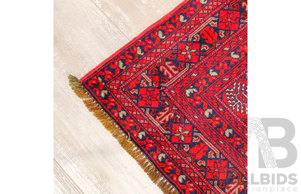 Hand Knotted Pure Wool Persian Bokarah in Deep Red Tones