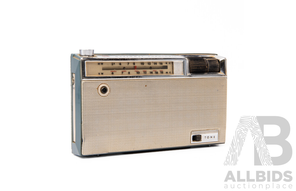 Vintage National Panasonic Two Band, Eight Transistor Radio with Leather Cover