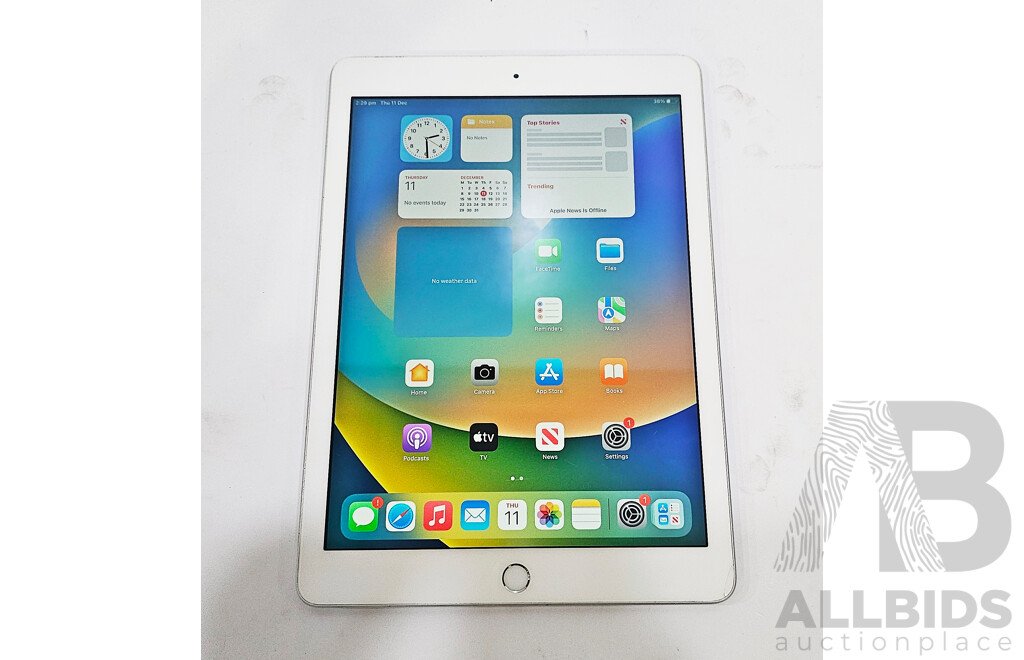 Apple (A1822) 9.7-Inch Wifi 32GB IPad (5th Generation)