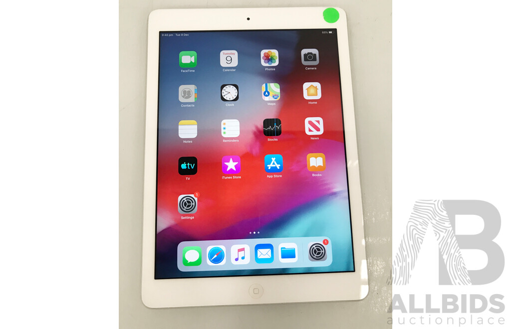 Apple (A1474) 9.7-Inch WIFI 16GB IPad Air