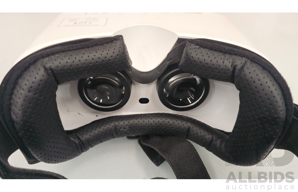 ClassVR Virtual Reality Headsets W/ Hard Case