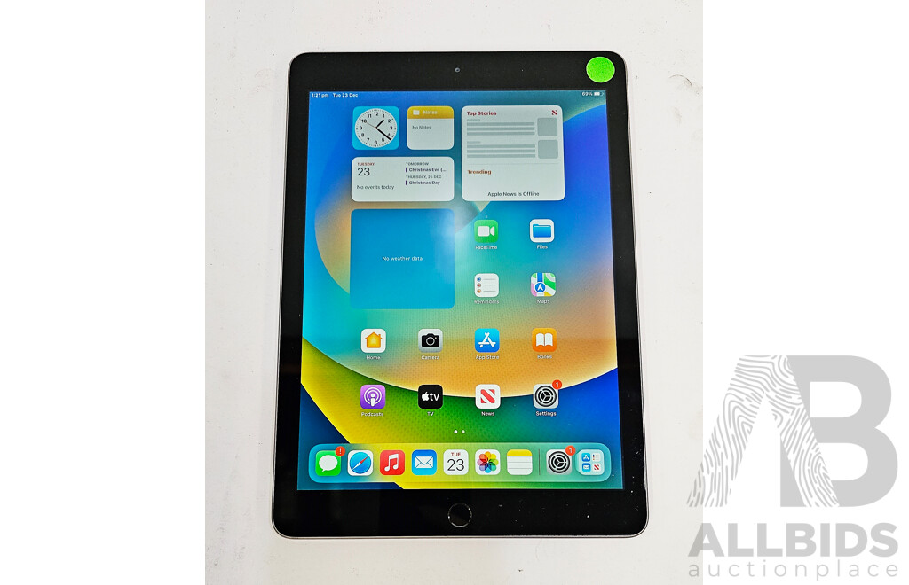 Apple (A1822) 9.7-Inch Wifi 32GB IPad (5th Generation)