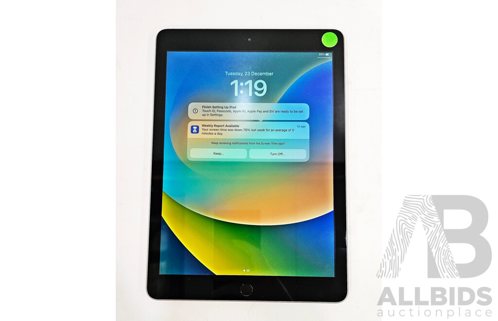 Apple (A1822) 9.7-Inch Wifi 32GB IPad (5th Generation)