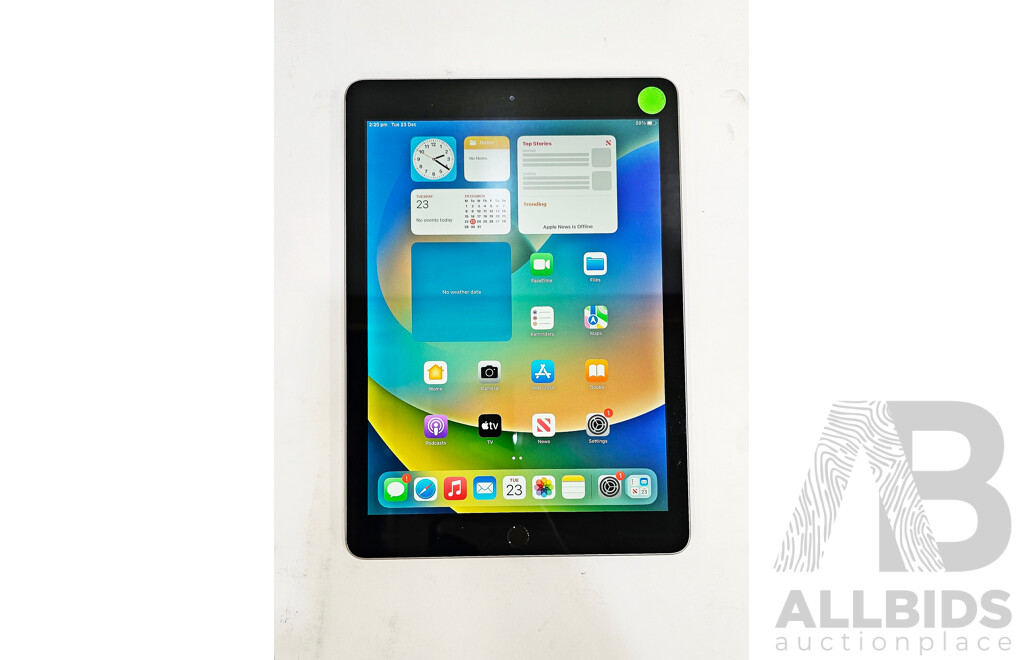 Apple (A1822) 9.7-Inch Wifi 128GB IPad (5th Generation)