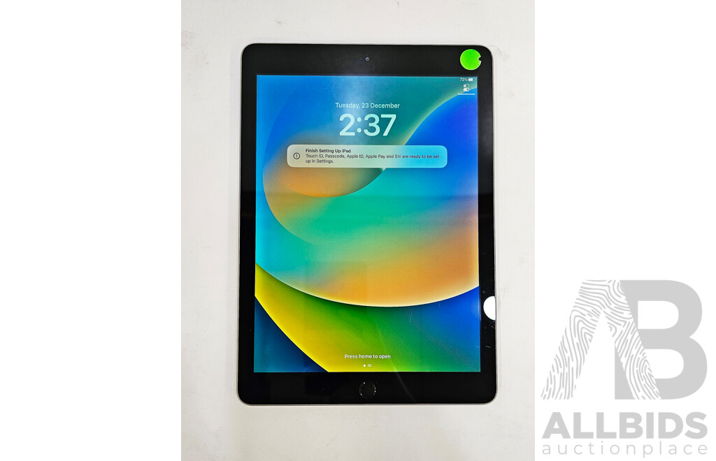 Apple (A1822) 9.7-Inch Wifi 128GB IPad (5th Generation)