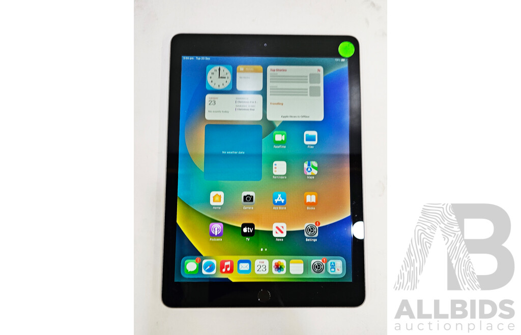Apple (A1822) 9.7-Inch Wifi 32GB IPad (5th Generation)