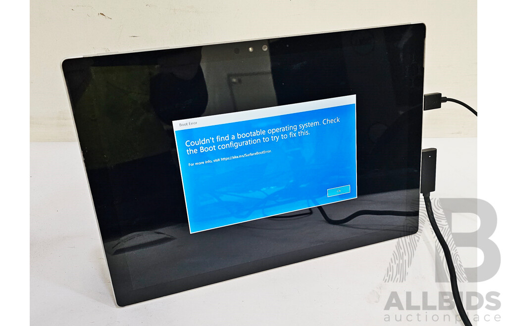 Microsoft (1724) Surface Pro 4 Intel Core I5 (6300U) 2.40GHz-3.00GHz 2-Core CPU 128GB 12-Inch Touchscreen Detachable Laptop