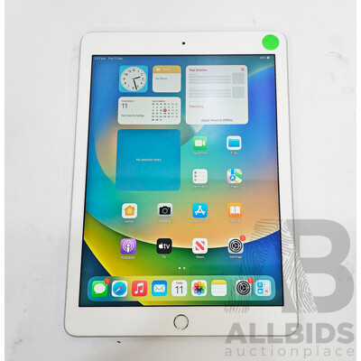 Apple (A1822) 9.7-Inch Wifi 32GB IPad (5th Generation)